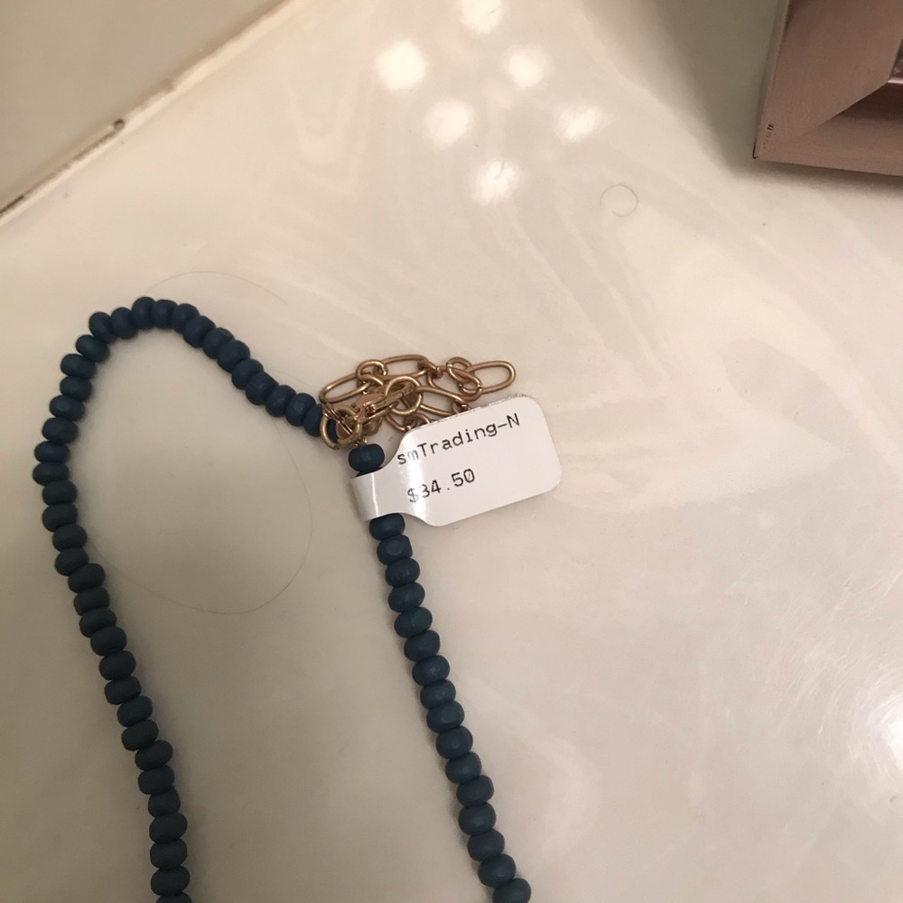 Long statement necklace - Picture 3 of 5